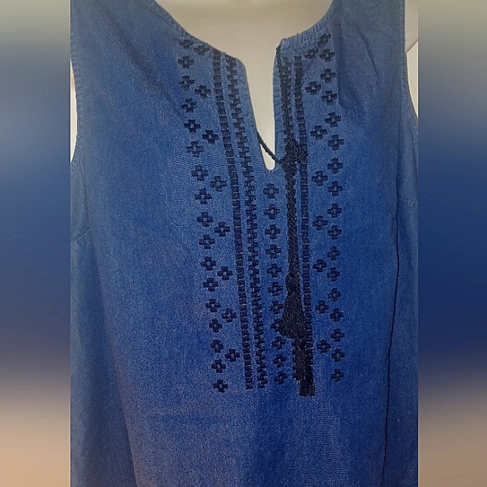 Old Navy Blue Embellished Tie Front Sleeveless Blouse Size 1XL Euc - Picture 8 of 9